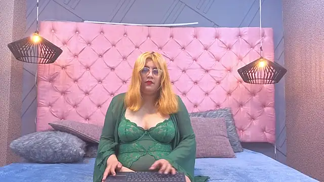 valeria-niuk online show from May 14, 9:23 pm