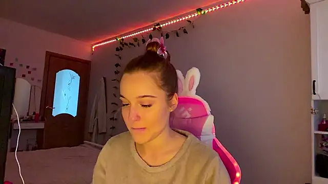 TrixyPaw online show from April 28, 8:41 am