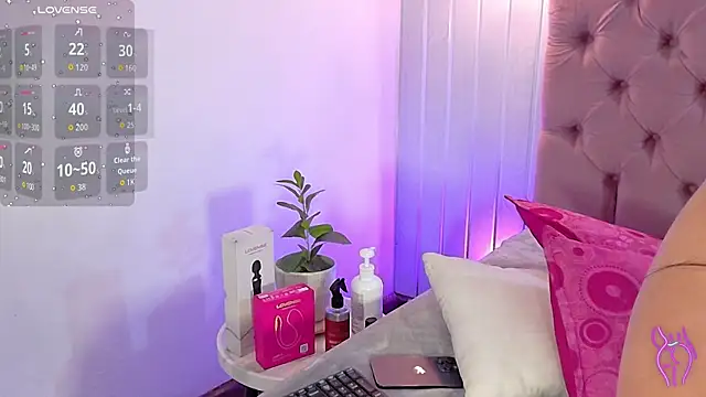 RenataPeach online show from June 17, 3:17 am