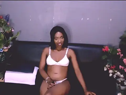 LolaSavageXO online show from May 13, 8:05 pm