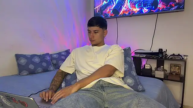 Snapshot of SexxxySquirterStev777 chatting on July 23, 11:07 am SexxxySquirterStev777 online show from July 23, 11:07 am