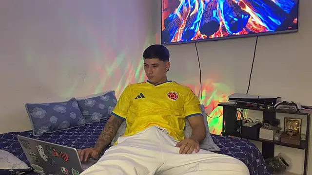Snapshot of SexxxySquirterStev777 chatting on July 7, 1:03 pm SexxxySquirterStev777 online show from July 7, 1:03 pm