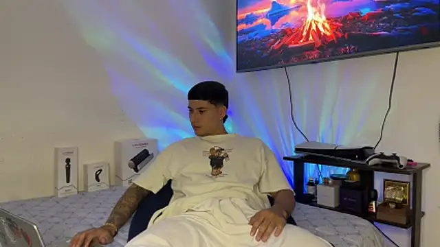 SexxxySquirterStev777 online show from May 2, 5:01 am