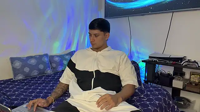 Snapshot of SexxxySquirterStev777 chatting on June 30, 1:22 pm SexxxySquirterStev777 online show from June 30, 1:22 pm