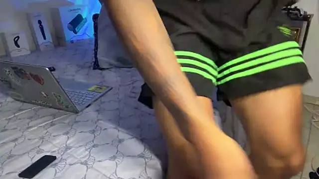 SexxxySquirterStev777 online show from May 6, 1:59 pm