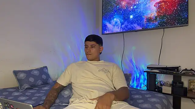 SexxxySquirterStev777 online show from May 27, 1:18 pm