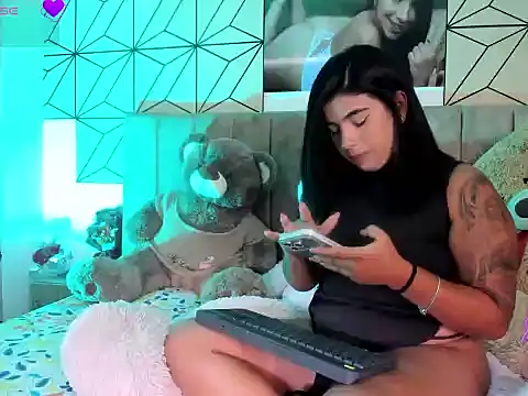 Snapshot of Vanessa__lopez1 chatting on May 30, 8:14 pm Vanessa lopez1 online show from May 30, 8:14 pm
