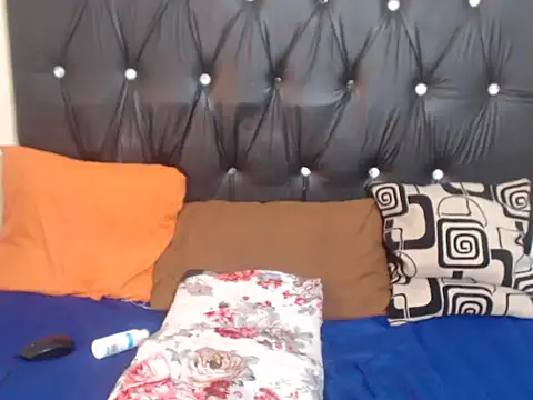Snapshot of QueensBettyX96 chatting on May 6, 12:42 pm QueensBettyX96 online show from May 6, 12:42 pm