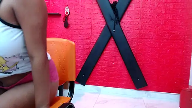 vanesalatina18 online show from April 28, 3:49 pm