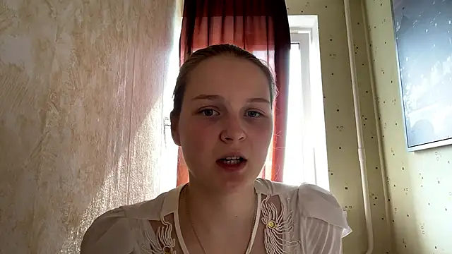 LongChillGerl online show from May 22, 1:31 pm