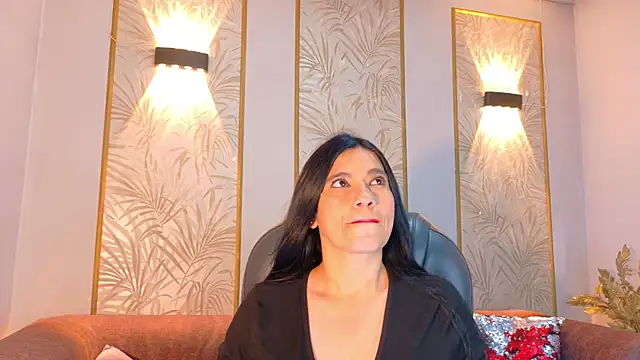 Snapshot of Dalila_5 chatting on June 4, 7:29 pm Dalila 5 online show from June 4, 7:29 pm