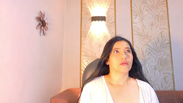 Snapshot of Dalila_5 chatting on June 5, 7:19 pm Dalila 5 online show from June 5, 7:19 pm
