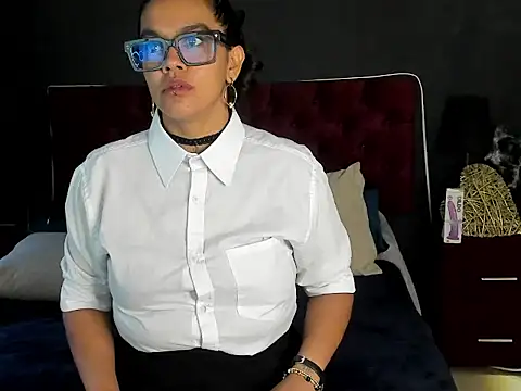 Snapshot of ZiaNoir_ chatting on May 30, 8:36 pm ZiaNoir online show from May 30, 8:36 pm