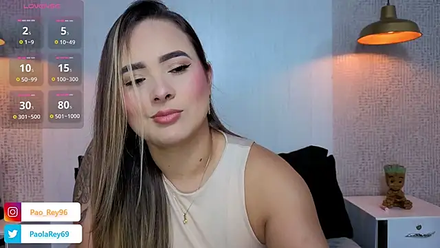 paolarey online show from April 7, 10:11 pm