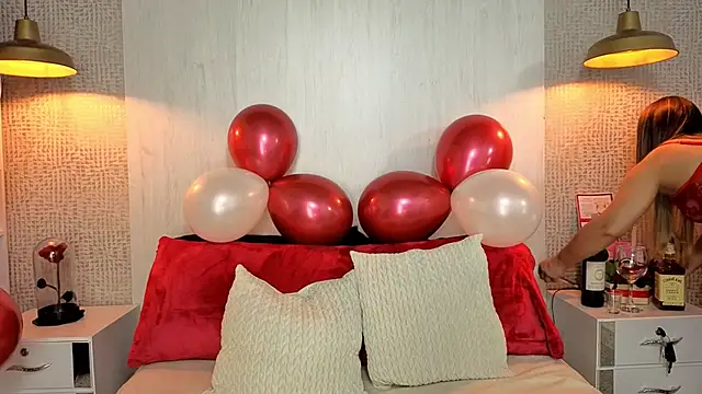 paolarey online show from February 5, 10:05 pm