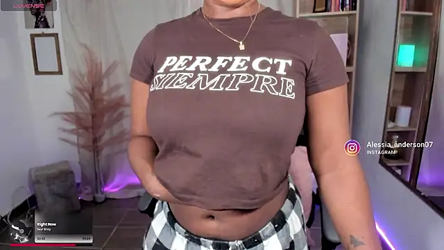 Snapshot of alessia_anderson chatting on February 3, 2:53 am alessia anderson online show from February 3, 2:53 am