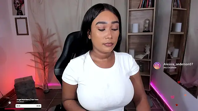 Snapshot of alessia_anderson chatting on February 18, 1:58 am alessia anderson online show from February 18, 1:58 am