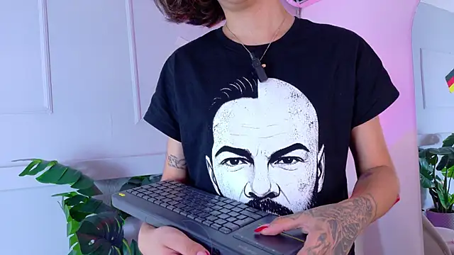 ZoeyPetit online show from July 17, 11:07 am