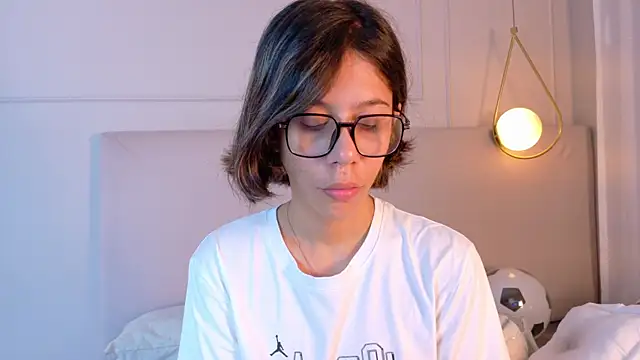 ZoeyPetit online show from July 8, 1:01 pm