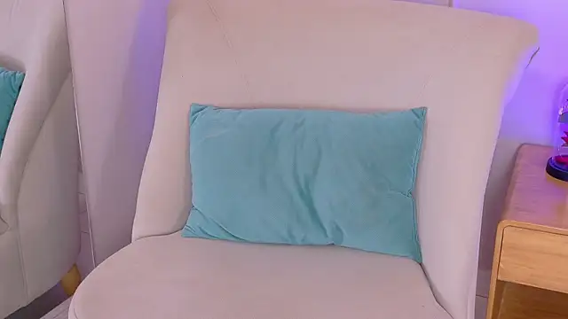 ZoeyPetit online show from August 7, 6:58 pm