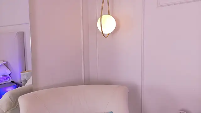 ZoeyPetit online show from August 6, 7:09 pm