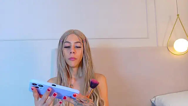 ZoeyPetit online show from May 8, 11:14 am