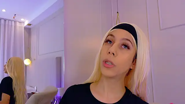 ZoeyPetit online show from July 29, 7:02 pm