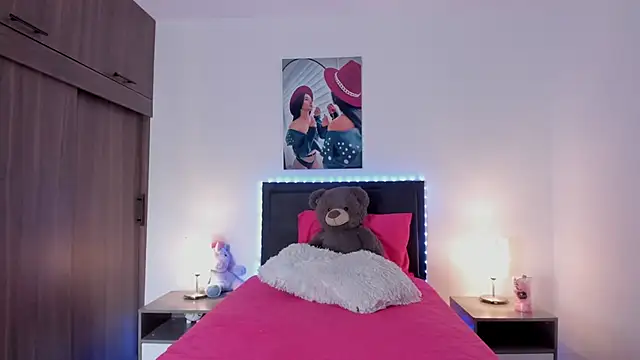 Snapshot of alana_greey_ chatting on June 23, 2:04 pm alana greey online show from June 23, 2:04 pm