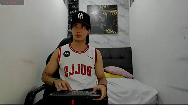 sweetauracouple online show from July 8, 2:57 am