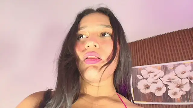 Snapshot of Sara_Chanel_ chatting on June 12, 12:52 am Sara Chanel online show from June 12, 12:52 am