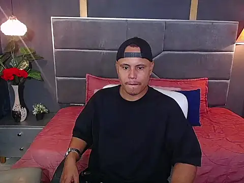 Snapshot of noah_oliver1 chatting on June 12, 1:14 am noah oliver1 online show from June 12, 1:14 am