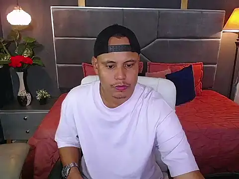 Snapshot of noah_oliver1 chatting on June 17, 1:16 am noah oliver1 online show from June 17, 1:16 am