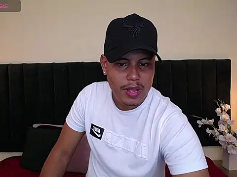 Snapshot of noah_oliver1 chatting on May 7, 7:17 pm noah oliver1 online show from May 7, 7:17 pm