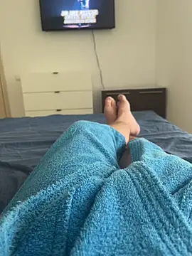 De mo  online show from April 28, 3:27 pm