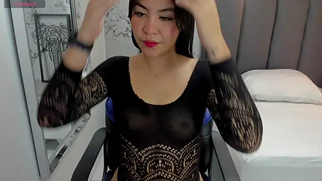 SHARLOTTE SUITTE online show from May 2, 7:19 pm