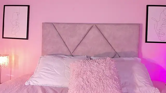 Emiilyh  online show from June 30, 7:47 pm