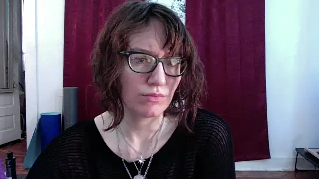 AnnywnBelle online show from May 17, 8:20 pm