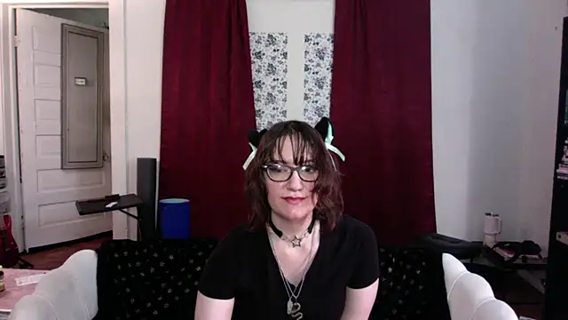 AnnywnBelle online show from May 28, 8:15 pm