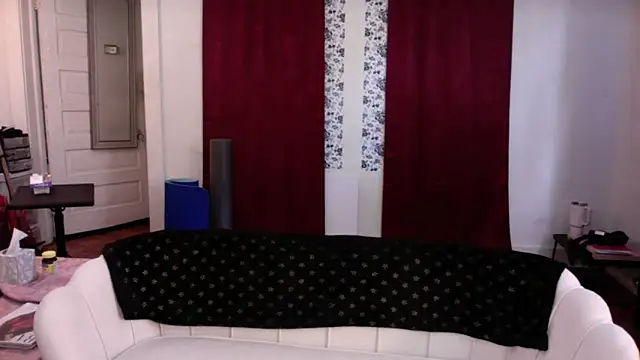 AnnywnBelle online show from May 23, 8:08 pm