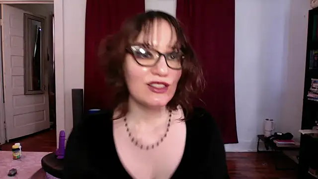 AnnywnBelle online show from May 21, 8:17 pm