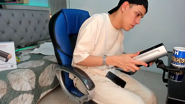 Ethanx18  online show from June 12, 3:26 am