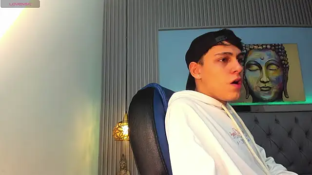 Ethanx18  online show from June 17, 3:39 am