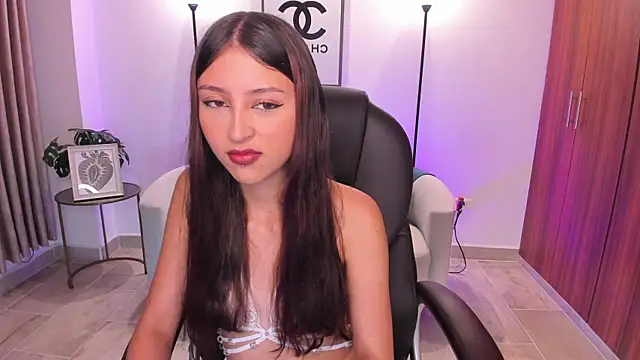Snapshot of Nikky_sweett_ chatting on May 21, 10:07 pm Nikky sweett online show from May 21, 10:07 pm