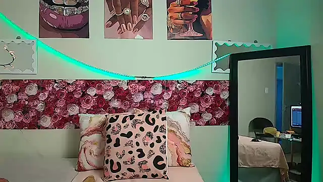EnchantingLisa online show from June 2, 4:34 am
