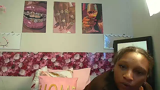 EnchantingLisa online show from June 17, 11:53 am
