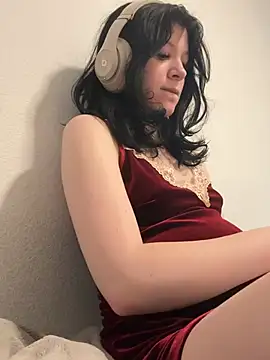kaygbbmama online show from May 1, 1:27 pm