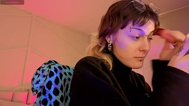 Snapshot of Rossiee_huntt chatting on June 23, 1:09 pm Rossiee huntt online show from June 23, 1:09 pm