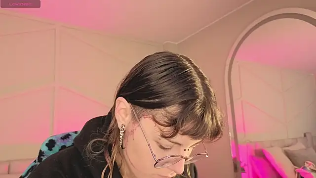Snapshot of Rossiee_huntt chatting on July 3, 12:44 pm Rossiee huntt online show from July 3, 12:44 pm