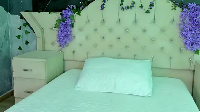 HayleyRoss  online show from May 27, 2:24 pm