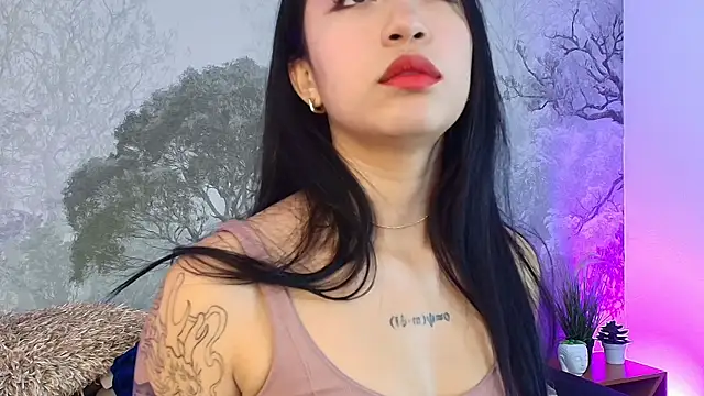 AshleyGross  online show from May 6, 7:51 pm